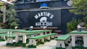 Outdoor seating at Martin's Bar-B-Que Nashville