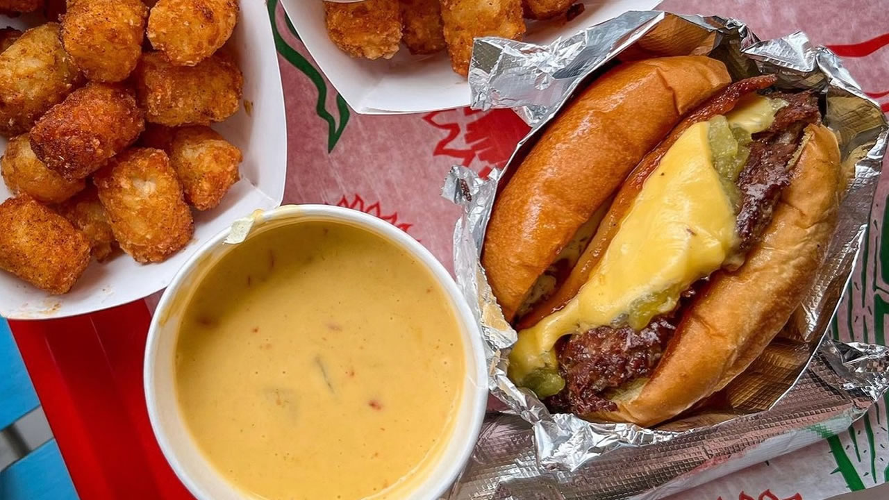 Green Chile Cheeseburger at Redheaded Stranger